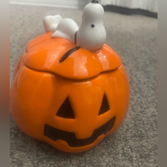 Rae dunn peanuts Halloween candy jar - Picture 1 of 5